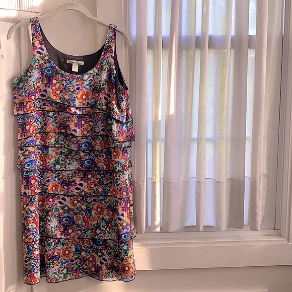 Kenneth Cole Tiered Ruffe Floral Mini Dress Size 8 - Picture 7 of 12